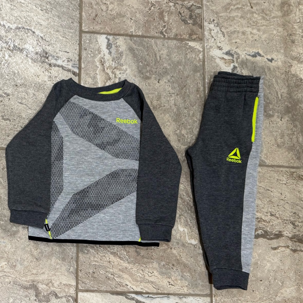 NWOT  size 2T Reebok Kids Gray and Green tracksuit Set